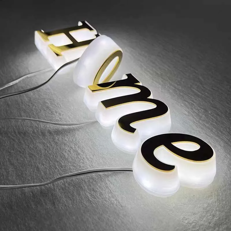 Lettres acryliques éclairées latéralement – projet réel